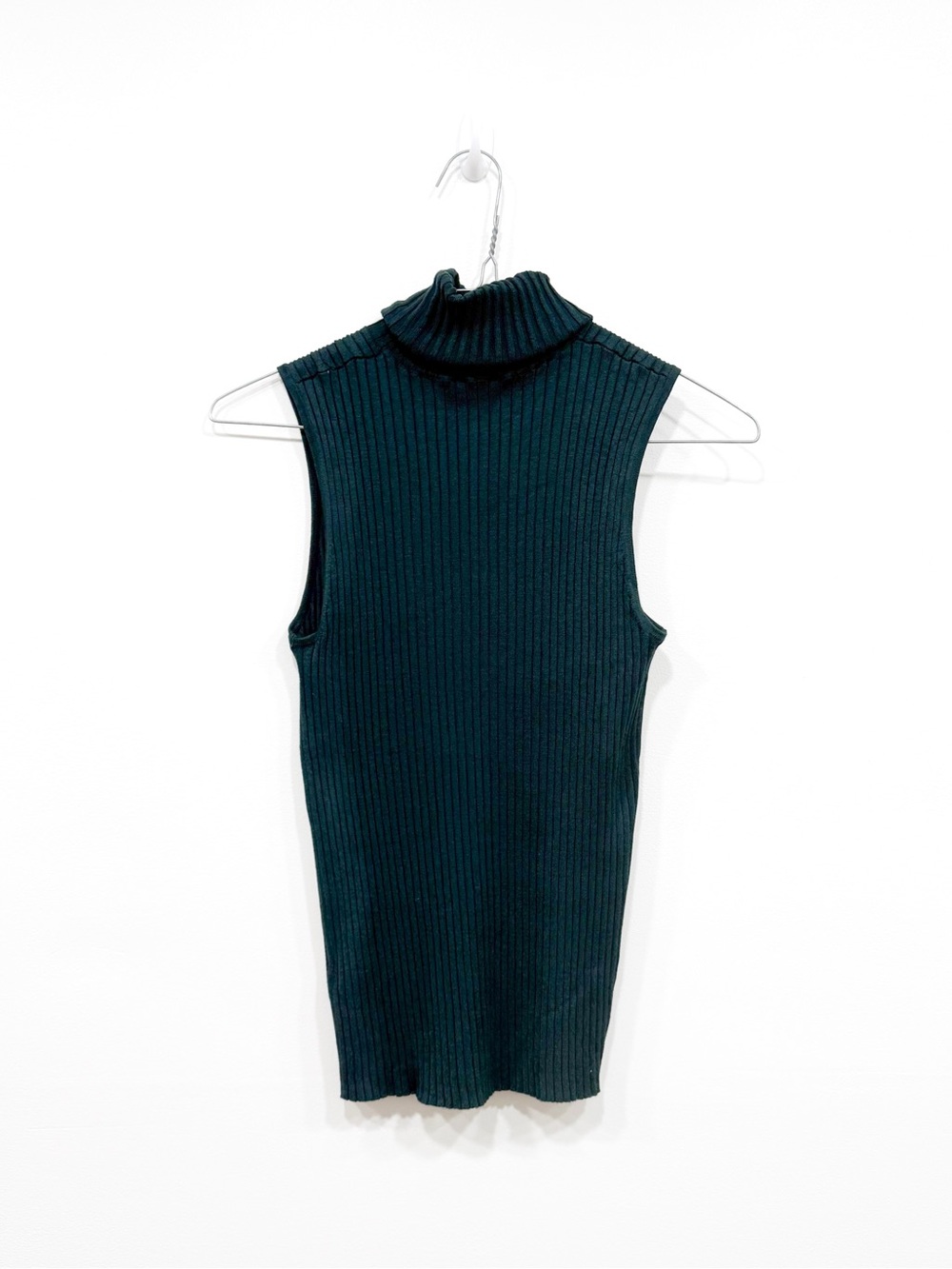 Express Sleeveless Turtleneck Tank Size M - Picture 2 of 3